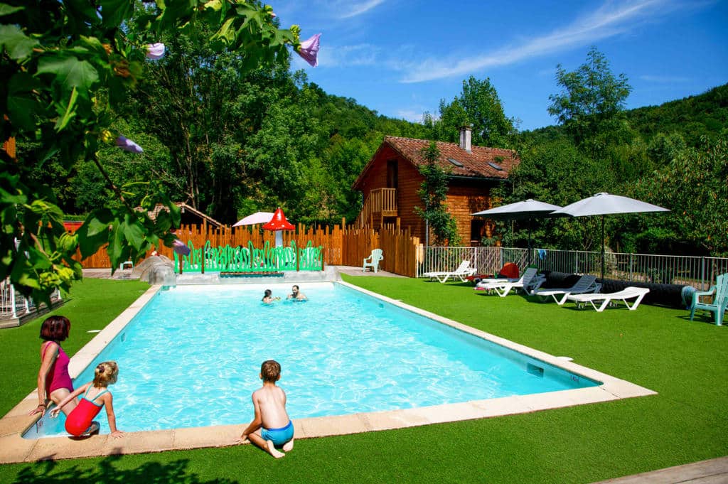 Camping en Ariège con piscina climatizada.