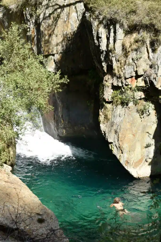 Baignez vous dans la Cascade d'Ars en Ariège.